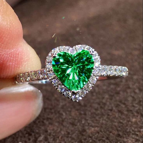 Cubic Zirconia Green Heart Ring - Picture 4 of 10